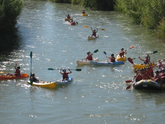  Rafting with individual kayak